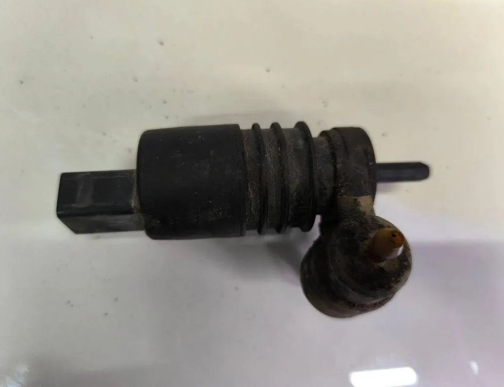 VOLKSWAGEN Touran 1 generation (2003-2015) Моторчик бачка омывателя PA6GBGF30 31751535