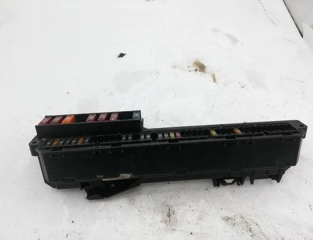 BMW 5 Series E60/E61 (2003-2010) Блок предохранителей 25613290 31772574