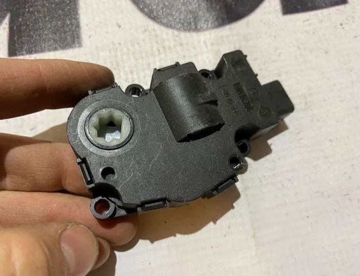 BMW X5 E70 (2006-2013) Interior Heater Flap Motor Actuator 650,750,000,412 21490645