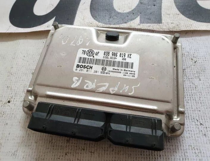 VOLKSWAGEN Passat B7 (2010-2015) Блок управления двигателем 112,010,281,000,810 21491857