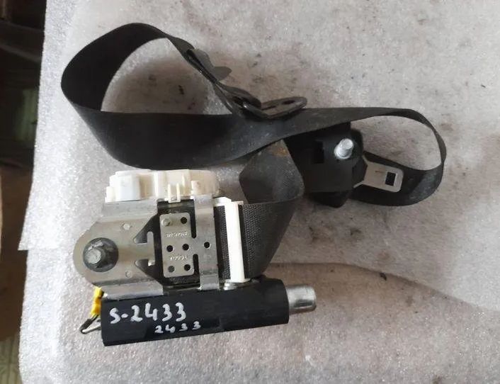 MERCEDES-BENZ R-Class W251 (2005-2017) Aizmugurējā vidējā drošības josta 2518600085,a2518600085 21493517