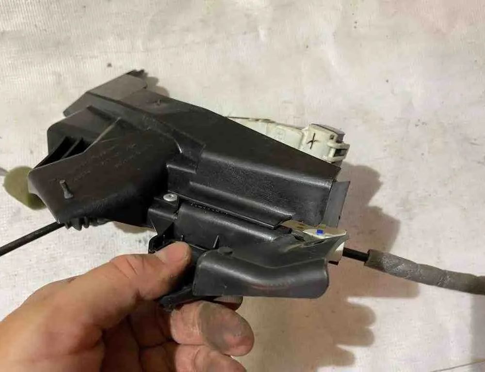 MERCEDES-BENZ C-Class W204/S204/C204 (2004-2015) Priekšējo labo durvju slēdzene 2047230908,A2047230908 32672364