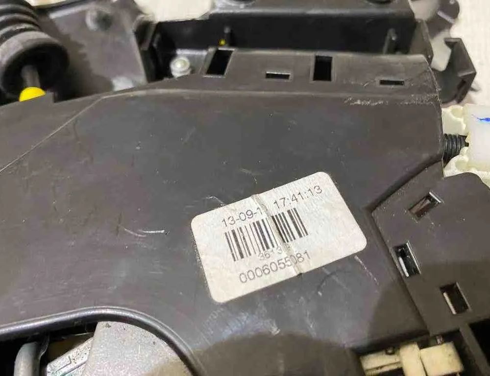 MERCEDES-BENZ C-Class W204/S204/C204 (2004-2015) Priekšējo labo durvju slēdzene 2047230908,A2047230908 32672364