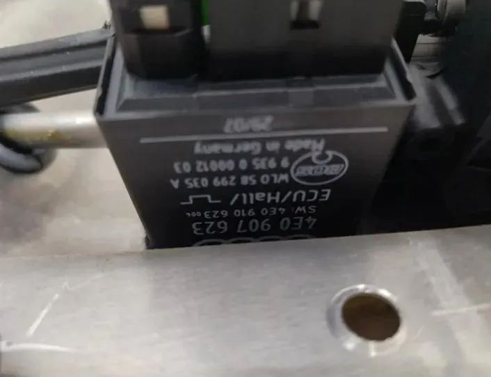 AUDI A8 D3/4E (2002-2010) Aizmugurējo labo durvju logu pacēlājs 4E4839850A,4E0907623,4E4861964B 27458938