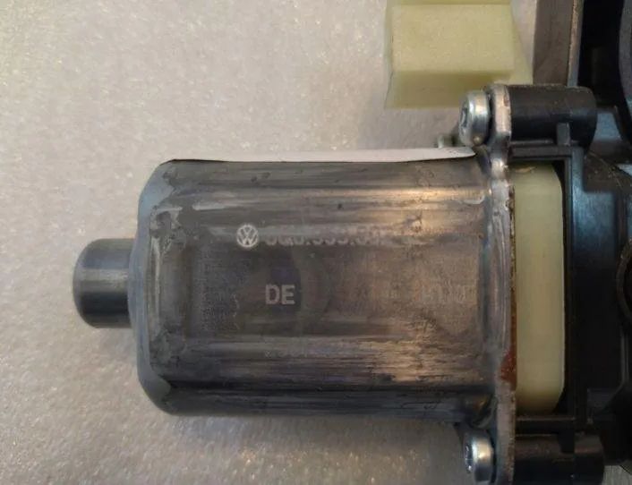 AUDI Q2 1 generation (2016-2024) Front Left Door Window Regulator Motor 5Q0959802C 27461414