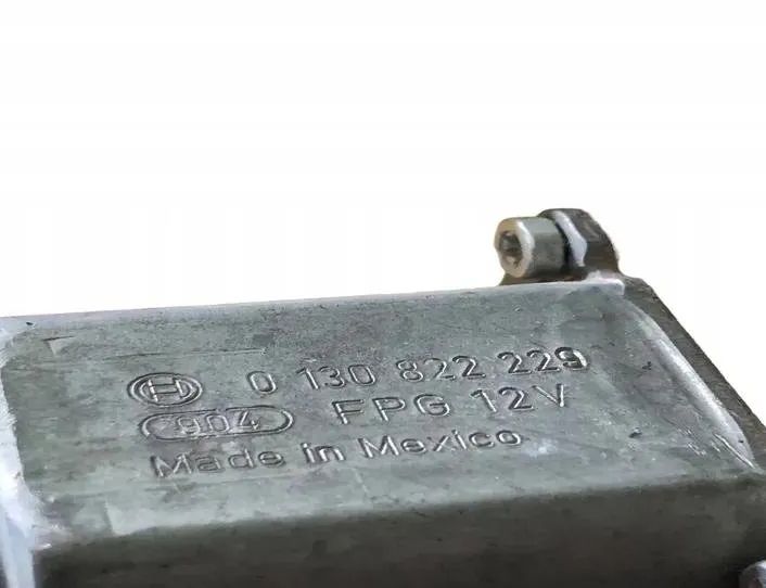 VOLKSWAGEN Golf 5 generation (2003-2009) Маторчик стеклоподъемника передней левой двери 0130822229 27220742