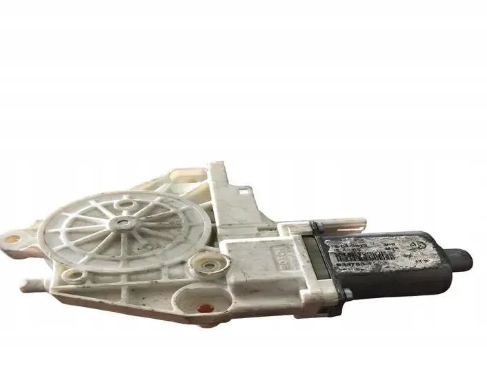 VOLKSWAGEN Golf 5 generation (2003-2009) Маторчик стеклоподъемника передней левой двери 0130822229 27220742