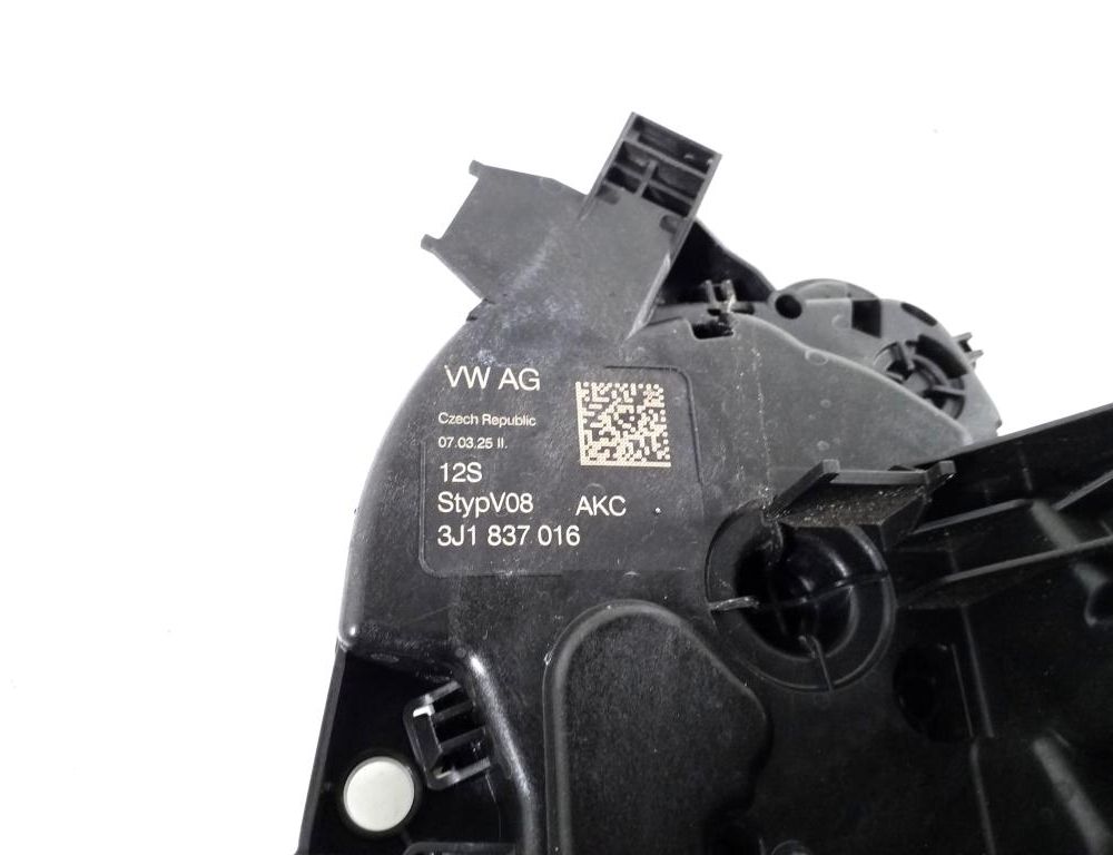 VOLKSWAGEN T-Roc 1 generation (2017-2024) Замок двери передний правый 3J1837016 33106904