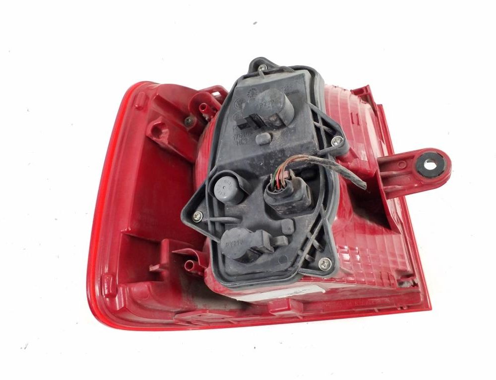 VOLKSWAGEN Touran 1 generation (2003-2015) Фонарь задний правый 33107116