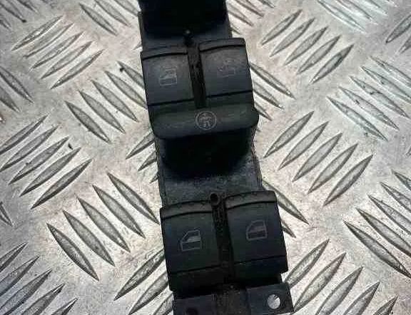 VOLKSWAGEN Golf 4 generation (1997-2006) Кнопка стеклоподъемника задней правой двери 1J4959857,1J4959857D,1J4959857B 32450029