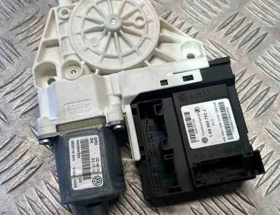 VOLKSWAGEN Tiguan 1 generation (2007-2017) Priekšējo kreiso durvju logu pacēlāja motorīts 1K0959792J 32453260