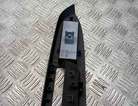 VOLKSWAGEN Touran 1 generation (2003-2015) Aizmugurējo labo durvju loga pacelšanas slēdzis 1T1867371 32458454