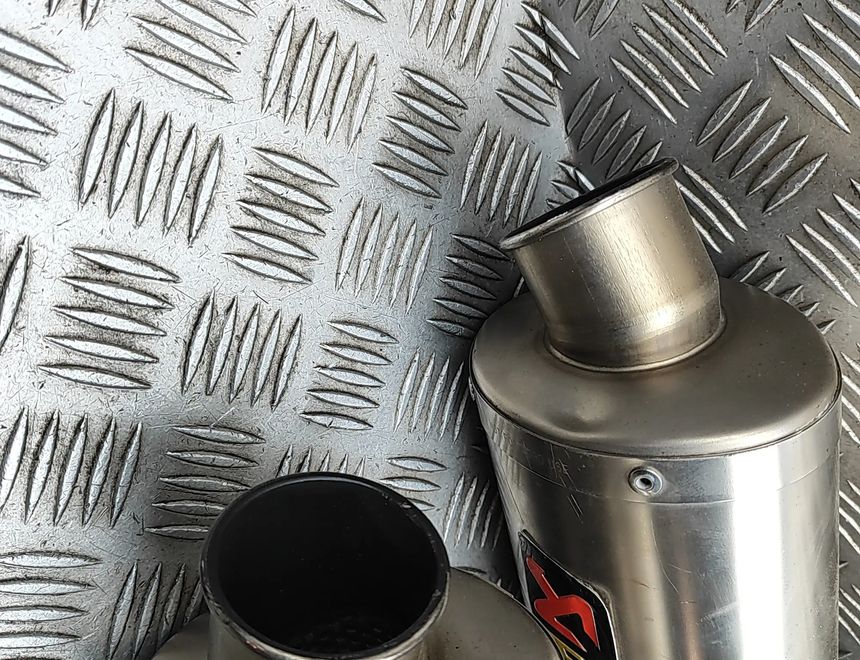 SUZUKI GSX Izpūtēja Klusinātājs 33057116