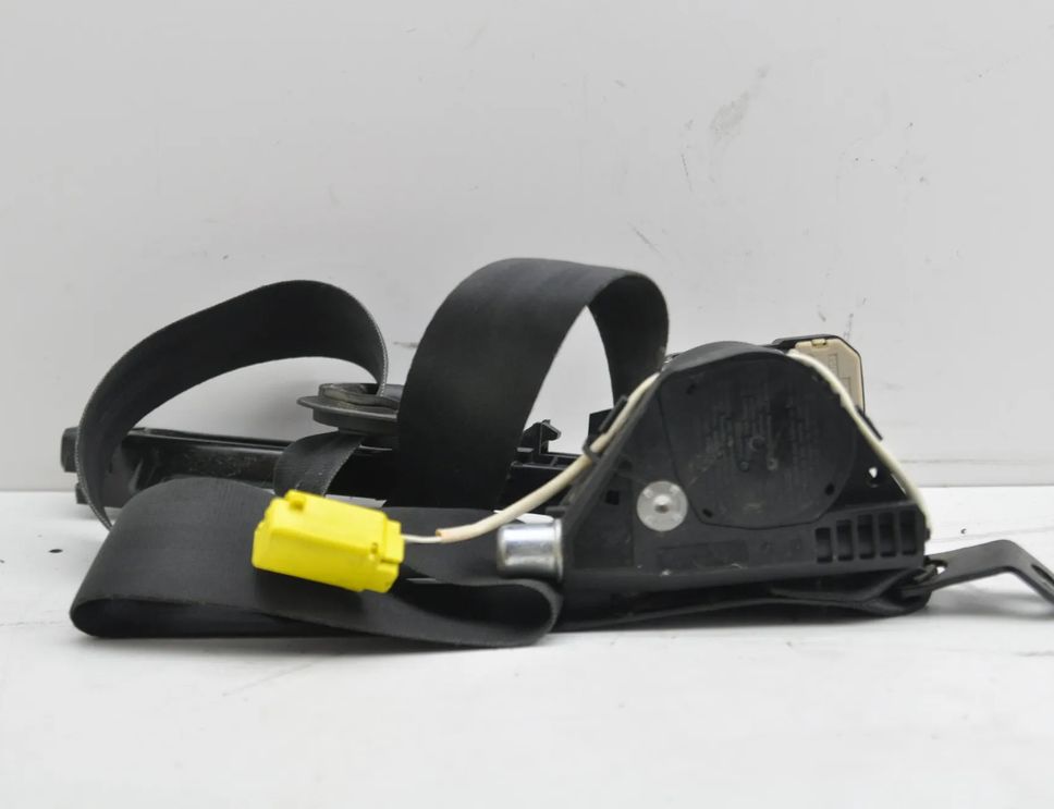 VOLKSWAGEN Touran 1 generation (2003-2015) Front Right Seatbelt 1T1857706B 22575761