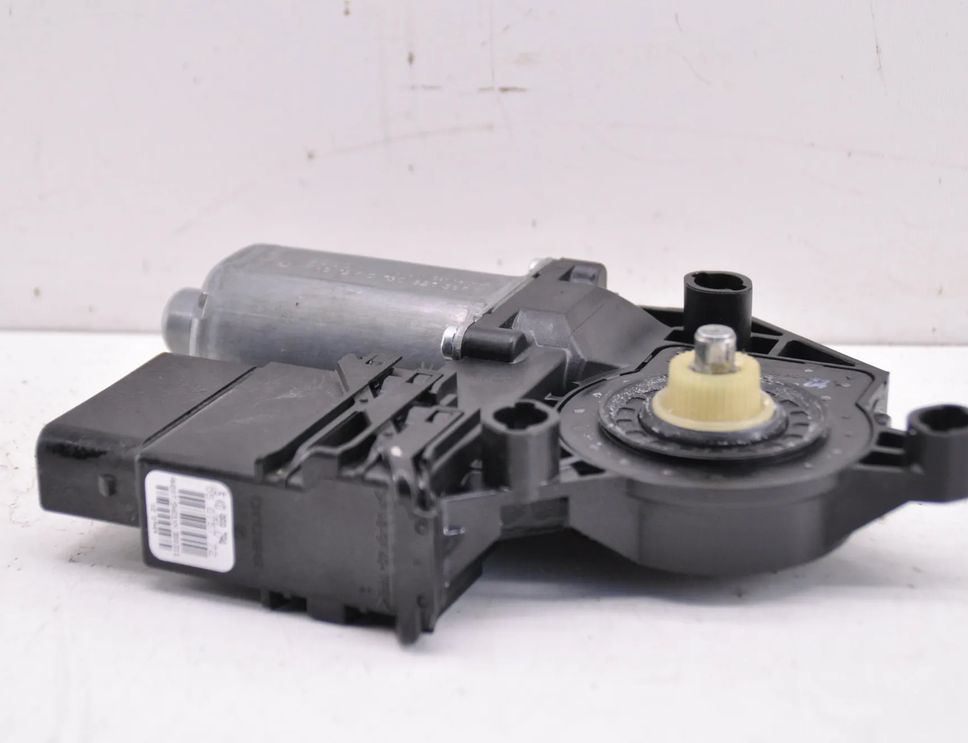 VOLKSWAGEN Touran 1 generation (2003-2015) Aizmugurējo labo durvju loga vadības motorīts 5K0959704A 27856743