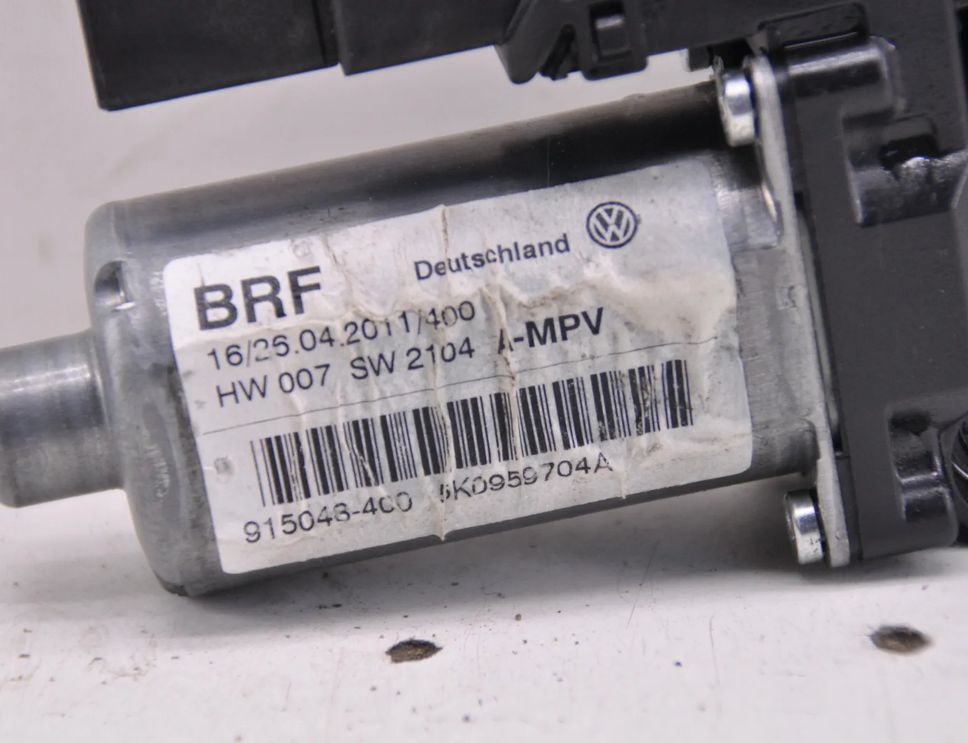 VOLKSWAGEN Touran 1 generation (2003-2015) Aizmugurējo labo durvju loga vadības motorīts 5K0959704A 27856743