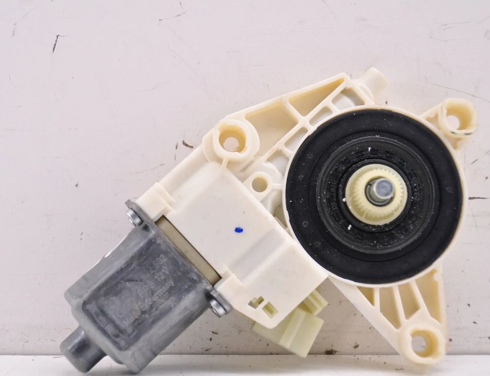 MERCEDES-BENZ E-Class W212/S212/C207/A207 (2009-2016) Маторчик стеклоподъемника передней правой двери A2048200242 30667645