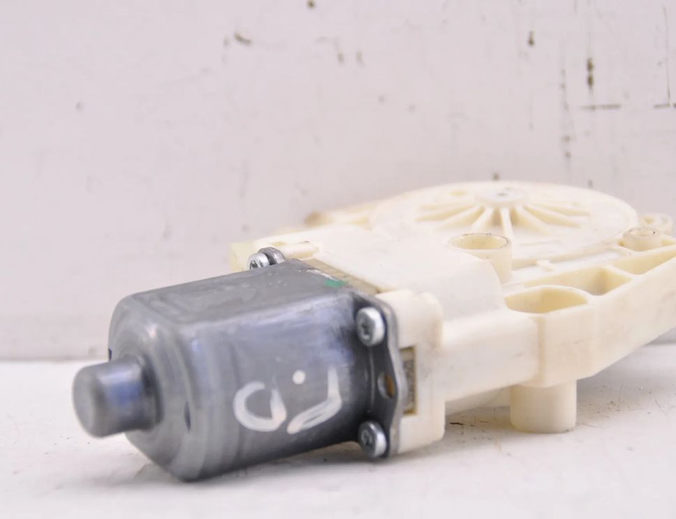 MERCEDES-BENZ E-Class W212/S212/C207/A207 (2009-2016) Маторчик стеклоподъемника передней правой двери A2048200242 30667645