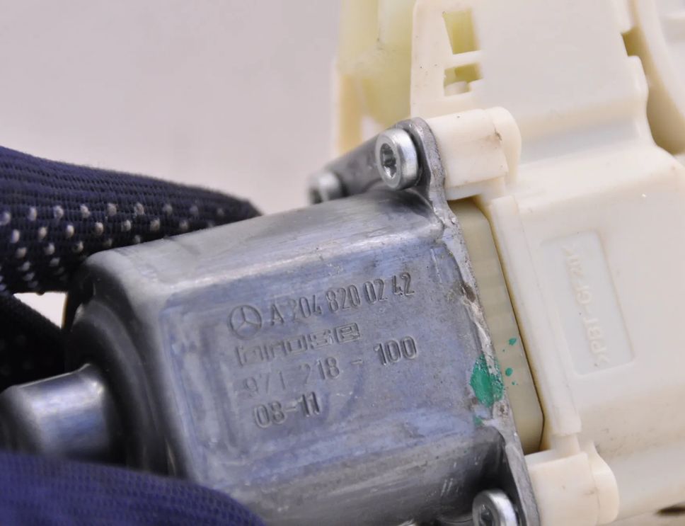 MERCEDES-BENZ E-Class W212/S212/C207/A207 (2009-2016) Маторчик стеклоподъемника передней правой двери A2048200242 30667645