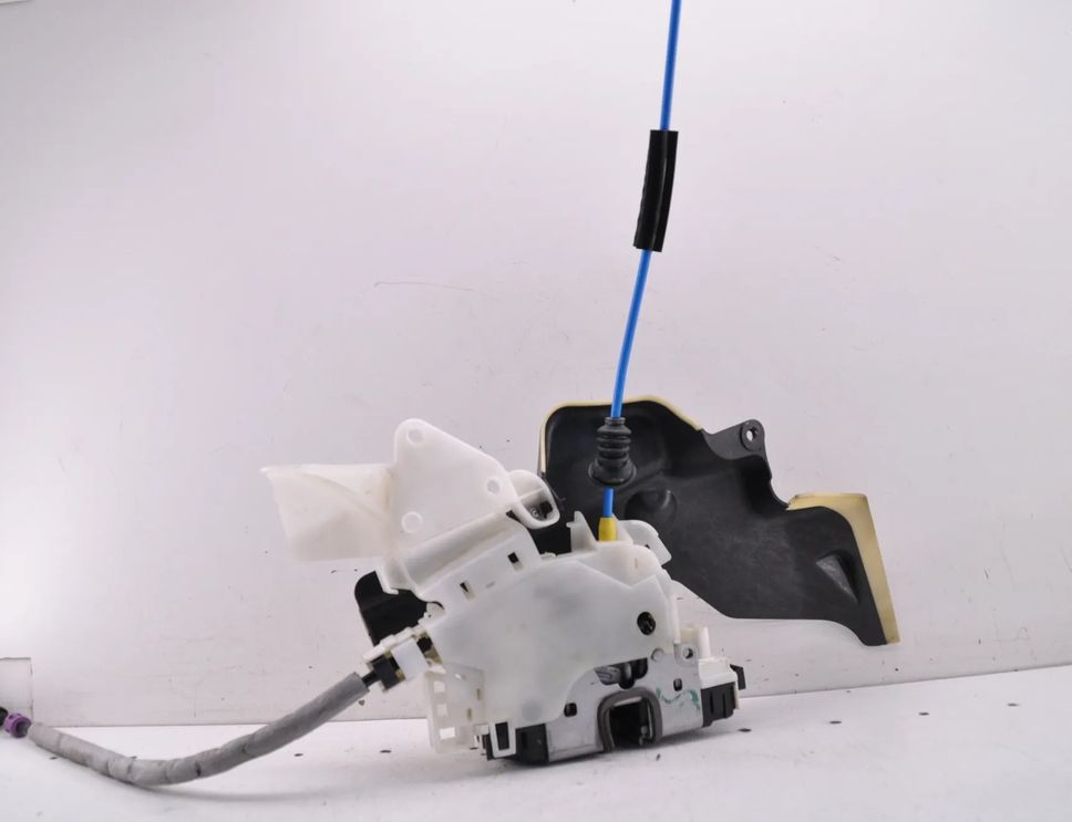 MERCEDES-BENZ E-Class W212/S212/C207/A207 (2009-2016) Priekšējo labo durvju slēdzene A2047201835 30725558