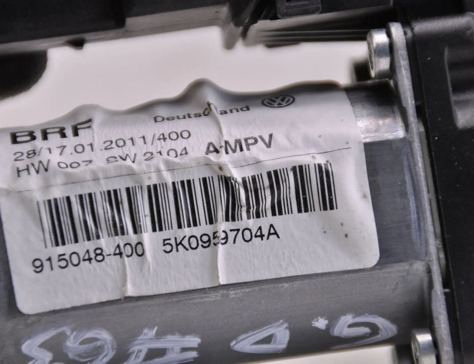 VOLKSWAGEN Touran 1 generation (2003-2015) Aizmugurējo labo durvju loga vadības motorīts 5K0959704A 31250022