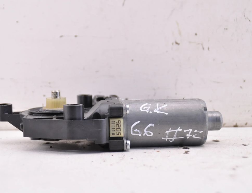 VOLKSWAGEN Golf 6 generation (2008-2015) Aizmugurējo kreiso durvju loga pacēlāja motorīts 5K0959703D,5K0959794 31966852