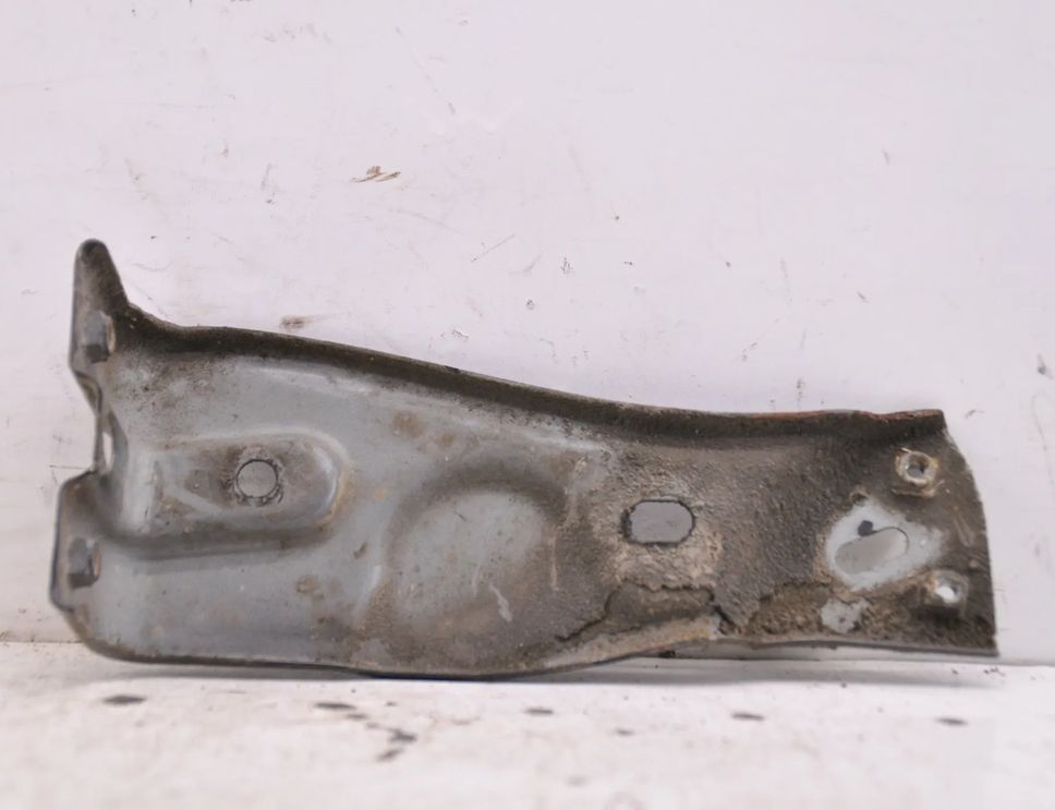 VOLKSWAGEN Passat B6 (2005-2010) Держатель переднего правого крыла 3C0821142 32149040