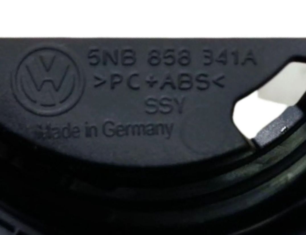 VOLKSWAGEN Tiguan 2 generation (2016-2024) Бардачок 5NB858365,5NB857919 30133579