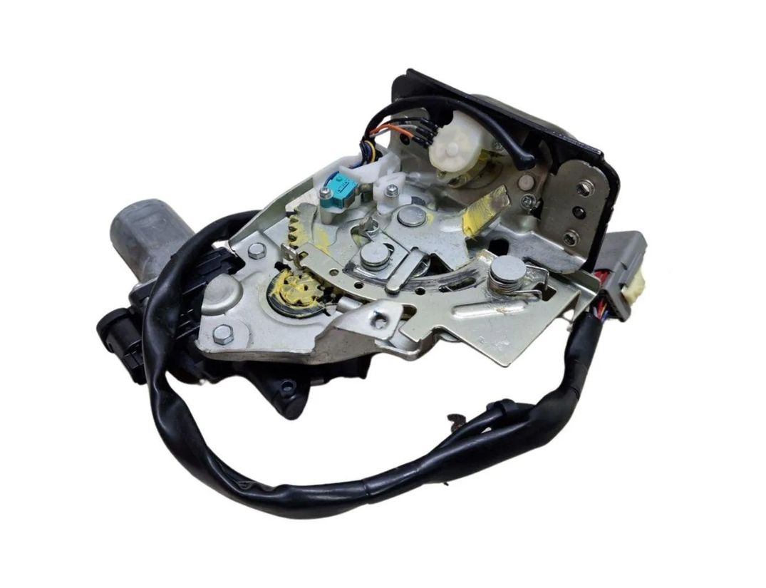 FORD Kuga 2 generation (2013-2020) Aizmugurējā bagāžnieka slēdzene D7661372B 30144966