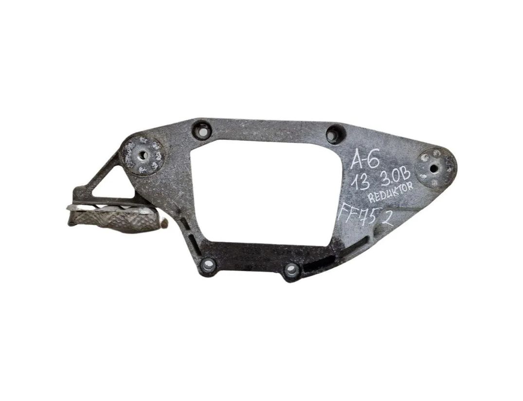 AUDI A6 C6/4F (2004-2011) Aizmugurējā reduktora kronšteins 8K0599287G 30160052