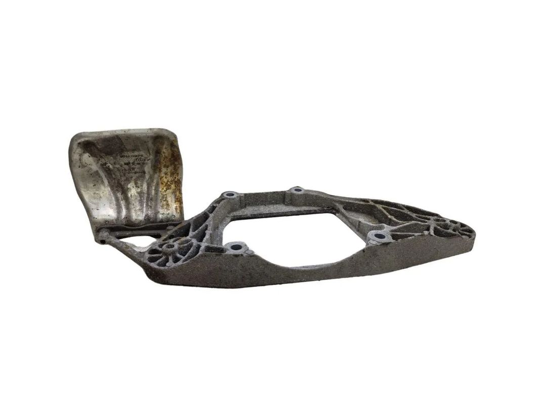 AUDI A6 C6/4F (2004-2011) Aizmugurējā reduktora kronšteins 8K0599287G 30160052