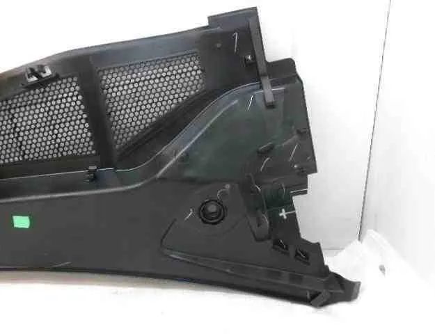 CITROËN C4 Picasso 2 generation (2013-2018) Priekšējā stikla tīrītāja apdare / plastmasa 9831551280 32496082