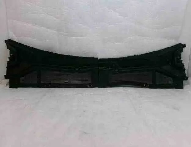 CITROËN C4 Picasso 2 generation (2013-2018) Priekšējā stikla tīrītāja apdare / plastmasa 9831551280 32496082