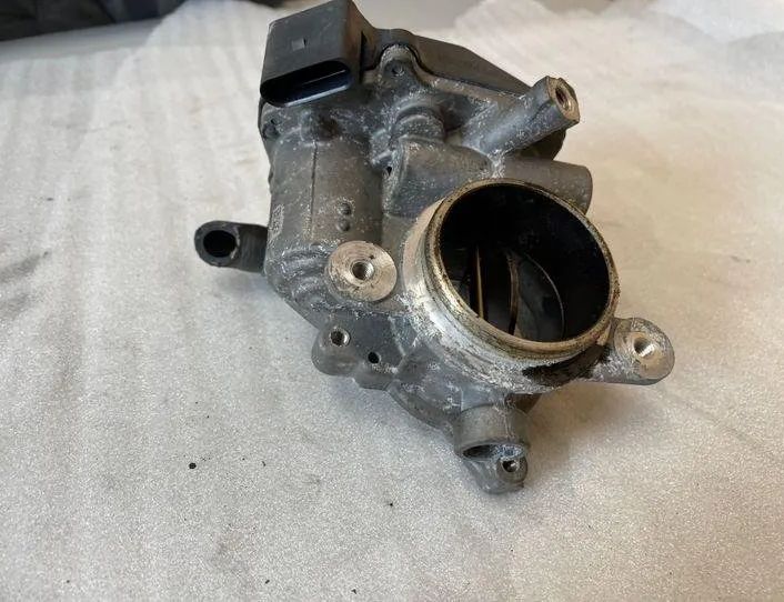 SKODA Octavia 3 generation (2013-2020) Throttle Body 04L128063T 22159408