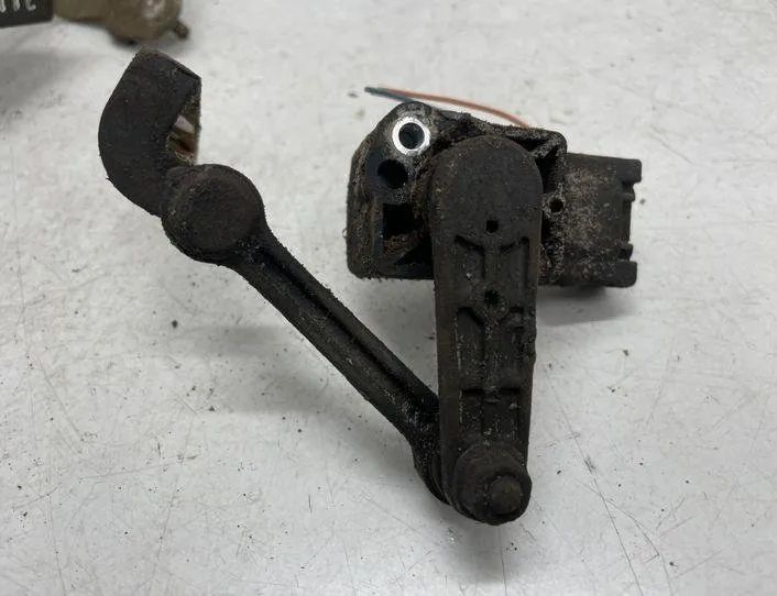 MERCEDES-BENZ E-Class W211/S211 (2002-2009) Priekšējais labais līmeņa sensors A0105427717 22165864