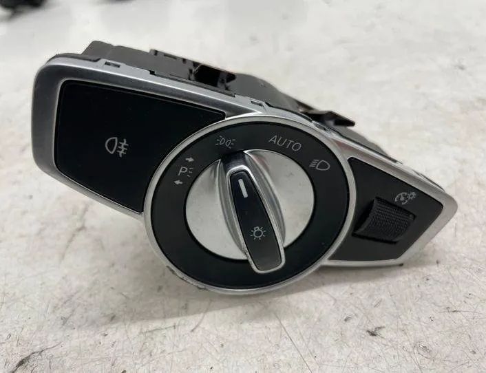 MERCEDES-BENZ C-Class W205/S205/C205 (2014-2023) Headlight Switch Control Unit A2059051810 22167548