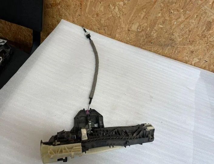 MERCEDES-BENZ E-Class W212/S212/C207/A207 (2009-2016) Priekšējo kreiso durvju ārējais rokturis A2047601634 22174427