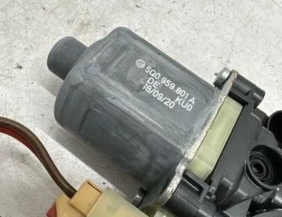 VOLKSWAGEN Golf 8 generation (2019-2023) Front Left Door Window Regulator Motor 5Q0959801A 22177213