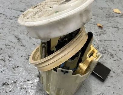 MERCEDES-BENZ E-Class W211/S211 (2002-2009) Degvielas sūknis degvielas tvertnē 22177753