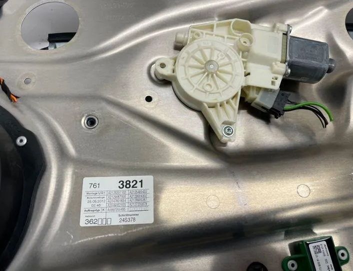 MERCEDES-BENZ E-Class W212/S212/C207/A207 (2009-2016) Priekšējo kreiso durvju logu pacēlājs A2128201102 22178646