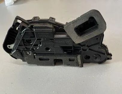 VOLKSWAGEN Variant VII TDI (2014-2024) Priekšējo labo durvju slēdzene 5TC837016 22184610