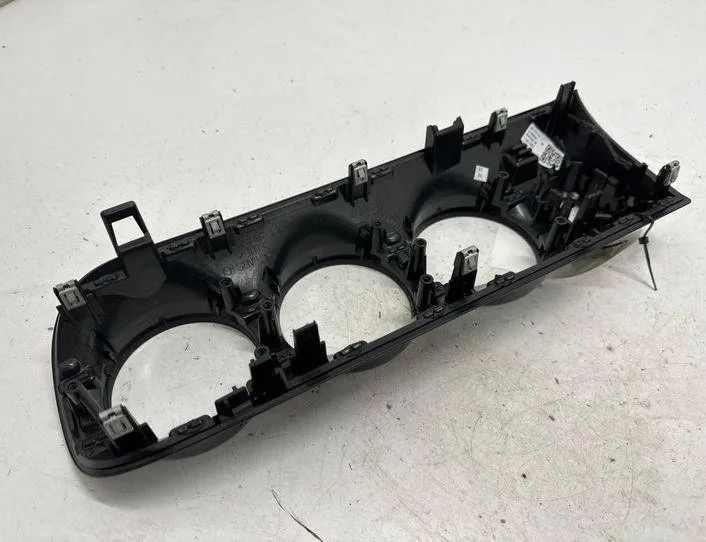 MERCEDES-BENZ A-Class W177 (2018-2024) Paneļa apdares vairogs A1776800001 22185034