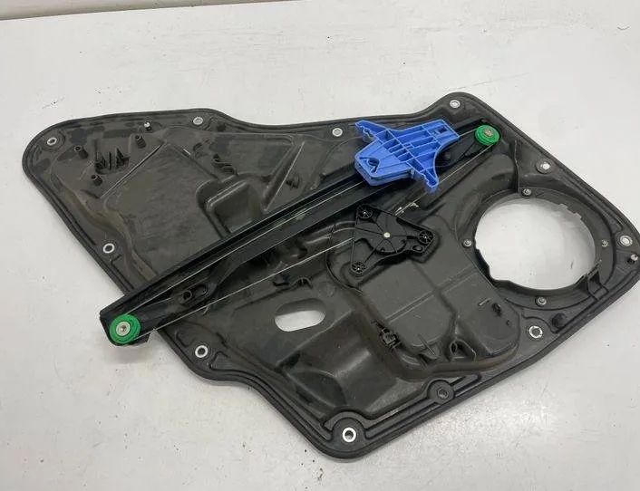 VOLKSWAGEN Tiguan 1 generation (2007-2017) Aizmugurējo kreiso durvju logu pacēlājs 5N0839729F 22187166