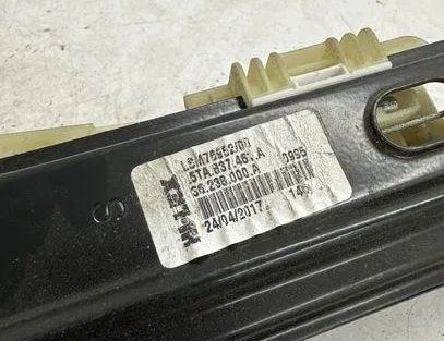 VOLKSWAGEN Touran 3 generation (2015-2023) Aizmugurējo kreiso durvju logu pacēlājs 5TA837461A 22189083