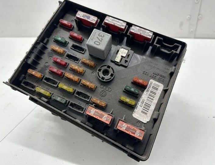 VOLKSWAGEN Passat Variant 1 generation (2010-2024) Блок предохранителей 3C0937125 22196313