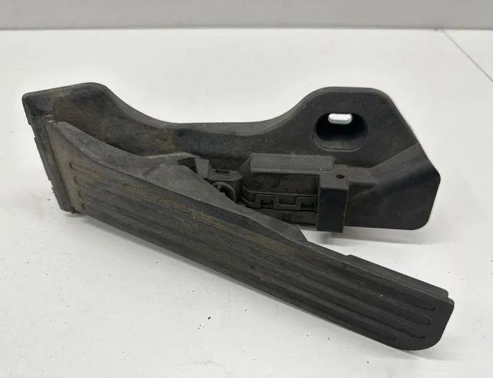 VOLKSWAGEN Passat Variant 1 generation (2010-2024) Throttle Pedal 1K1721503M 22202525
