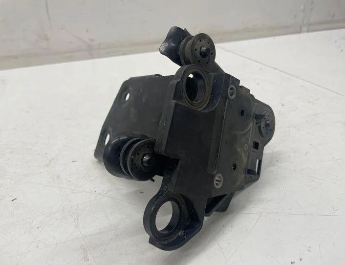 VOLKSWAGEN Golf 1 generation (1974-1993) ABS bloka turētājs 5Q2614235E,5Q0614235 22206121