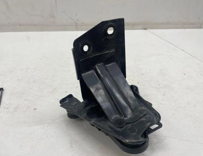 VOLKSWAGEN Golf 1 generation (1974-1993) ABS bloka turētājs 5Q2614235E,5Q0614235 22206121