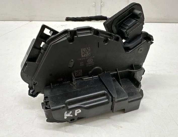 SKODA Karoq 1 generation (2017-2024) Priekšējo kreiso durvju slēdzene 5TC837015B 22208429