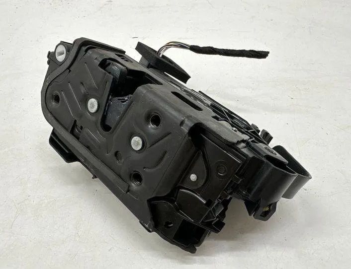 SKODA Karoq 1 generation (2017-2024) Priekšējo kreiso durvju slēdzene 5TC837015B 22208429